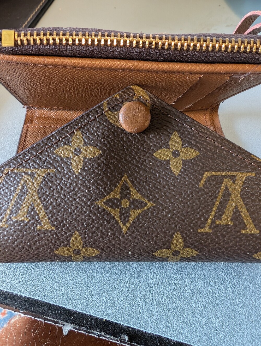 Louis Vuitton Victorine Wallet Like New - Picture 2 of 8